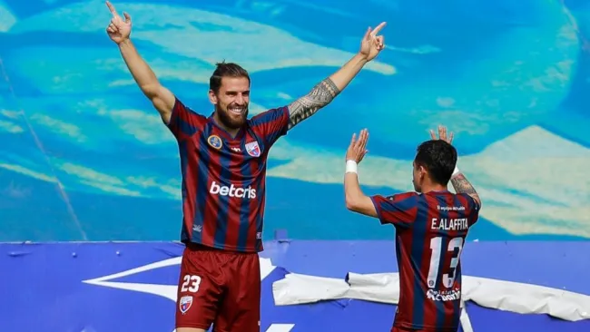 Ramiro Costa festejando un gol a favor del Atlante
