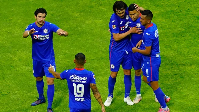 Jugadores de La Máquina en festejo de gol