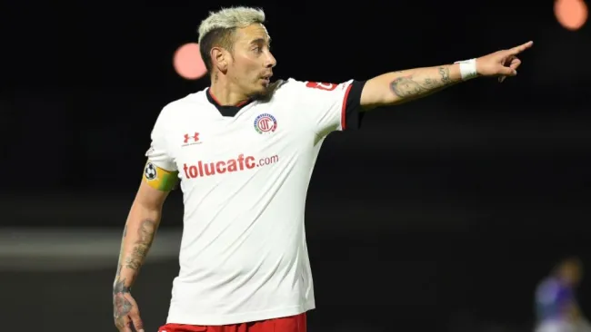 Sambueza en el partido entre los Diablos Rojos y Bravos