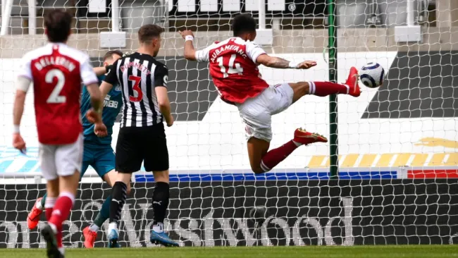 Arsenal en acción frente al Newcastle United