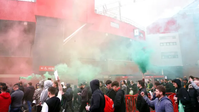 Aficionados del United se manifestaron