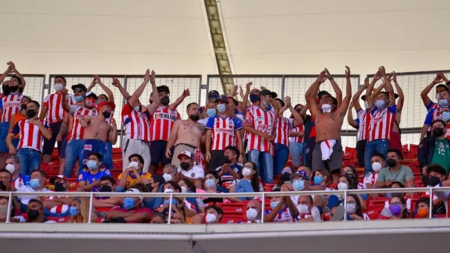 Afición de Chivas en el Estadio Akron 