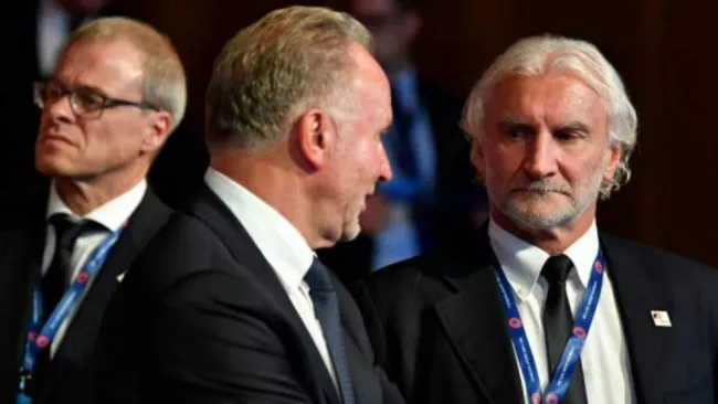 Rummenigge y Völler durante un evento 