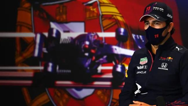 Checo Pérez sobre Helmut Marko: 'Estoy contento con él, siempre me dice lo que piensa'