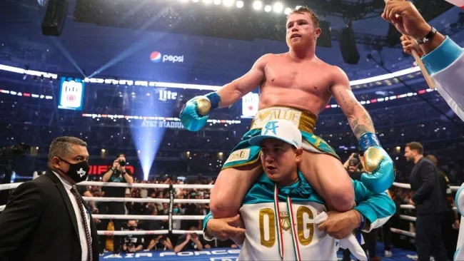 Canelo venció a Saunders 