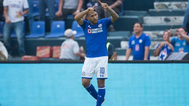 Montoya en un partido de Cruz Azul 