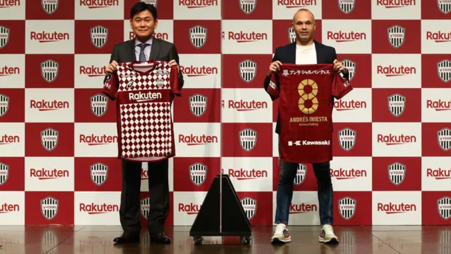Iniesta durante su renovación con el Vissel Kobe 