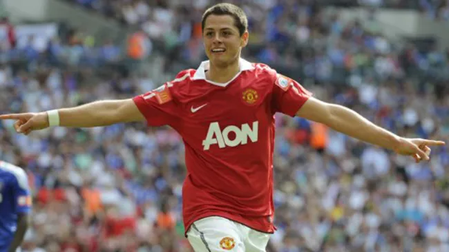 Chicharito festeja un gol con el Manchester United 