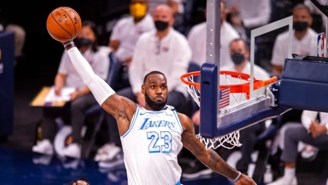 LeBron James anotó 24 puntos en su regreso 