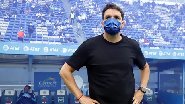 Nicolás Larcamón en el Puebla contra Atlas