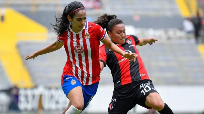 Carolina Jamarillo y Joana Robles en el Clásico Tapatío