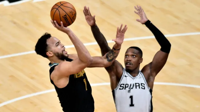 Anderson tira ante la marca de Walker