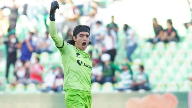 Acevedo en un partido con el Santos 