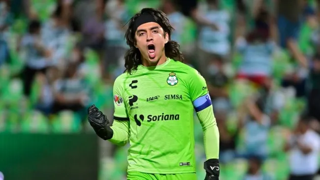 Acevedo en un partido con el Santos 