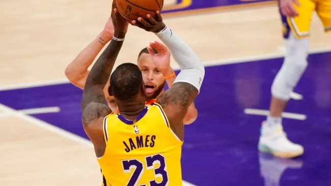 James en el juego vs Warriors