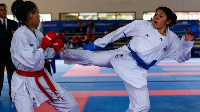 Guadalupe Quintal impacta a su rival