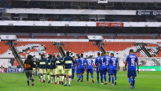 Jugadores de América y Cruz Azul previo al último juego del CL2020