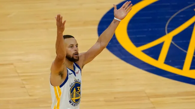 Stephen Curry en acción con Golden State