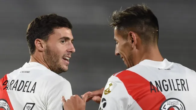 Paradela y Angileri reaccionan durante juego