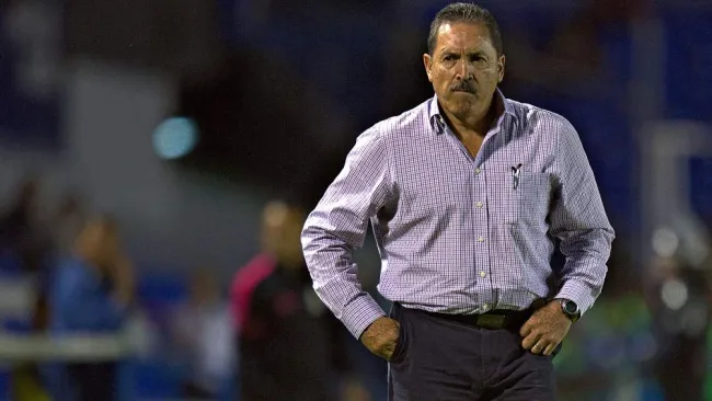 Gustavo Vargas dirigiendo