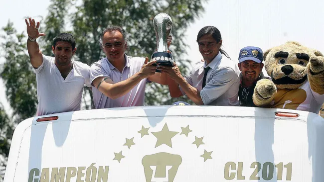 El festejo de Pumas tras el título del Clausura 2011 