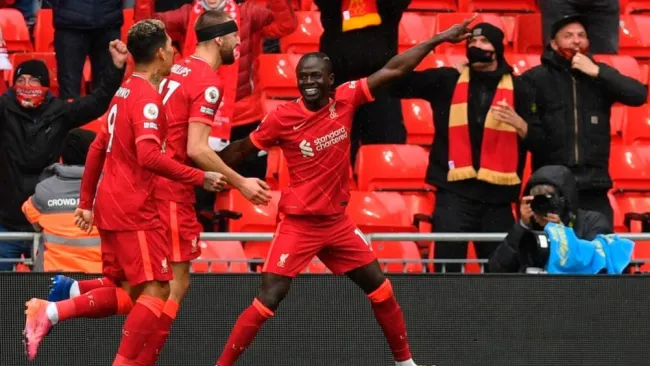 Jugadores del Liverpool festejando un gol a favor