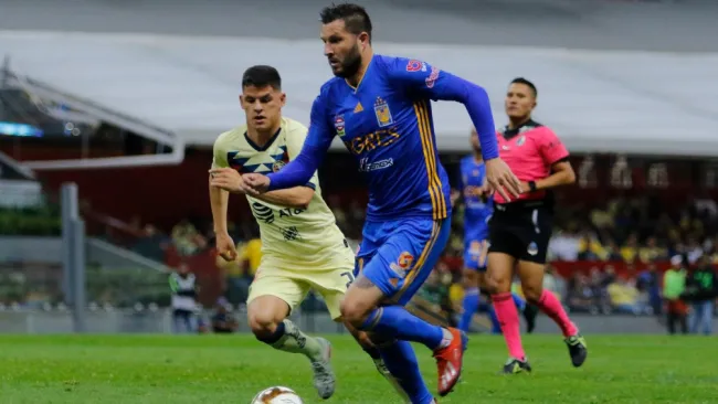 Acción entre América y Tigres en el Azteca