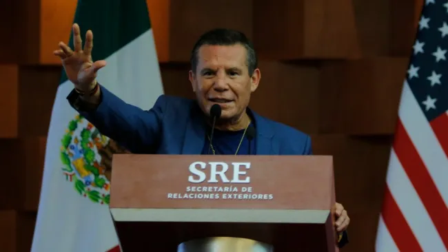 Julio César Chávez en conferencia