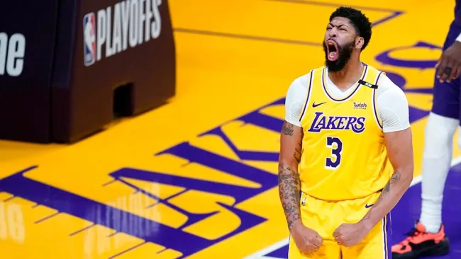 Los Angeles Lakers venció a Phoenix Suns y tomó ventaja en la serie