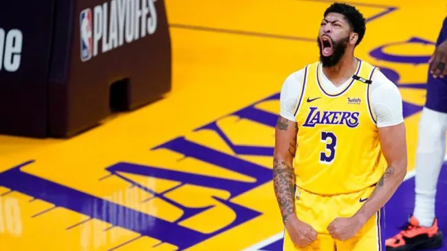Anthony Davis, en juego de Lakers