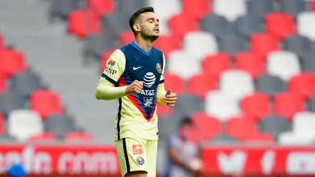 Nicolás Benedetti durante un partido con América