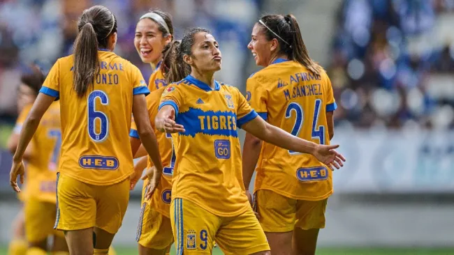 Stephany Mayor celebra anotación