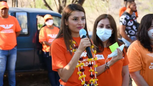  Marilú Martínez Núñez en un acto de campaña