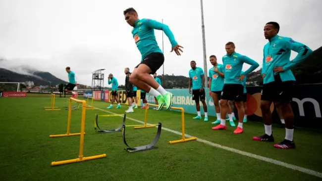Casemiro durante un entrenamiento de Brasil