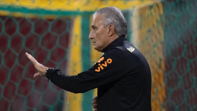 Tite dirigiendo el entrenamiento de la selección brasileña