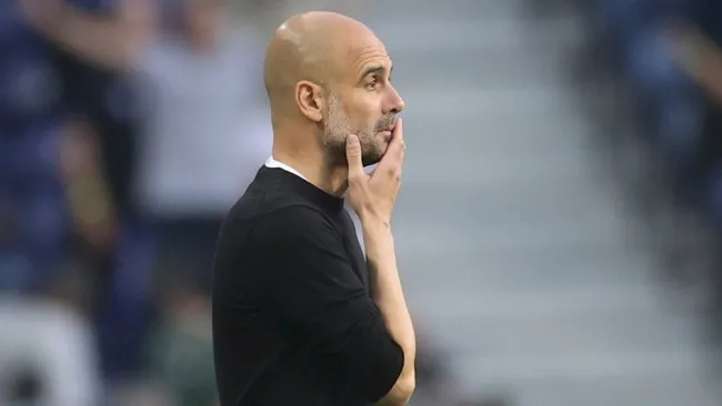 Pep Guardiola durante un partido con el City