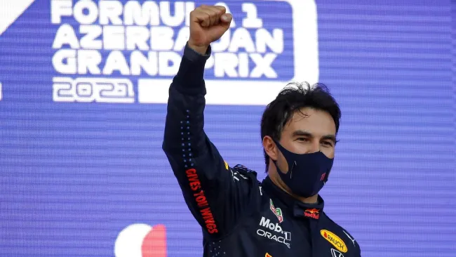 Canelo Álvarez felicitó a Checo por su triunfo en GP de Azerbaiyán