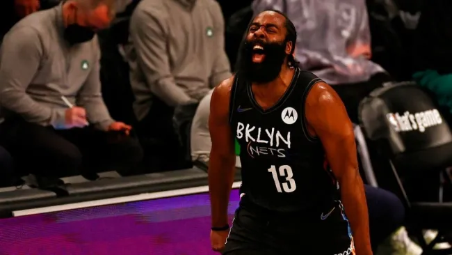 James Harden se lesionó en el juego