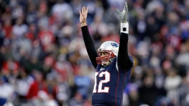 Tom Brady celebra un TD con los Patriots
