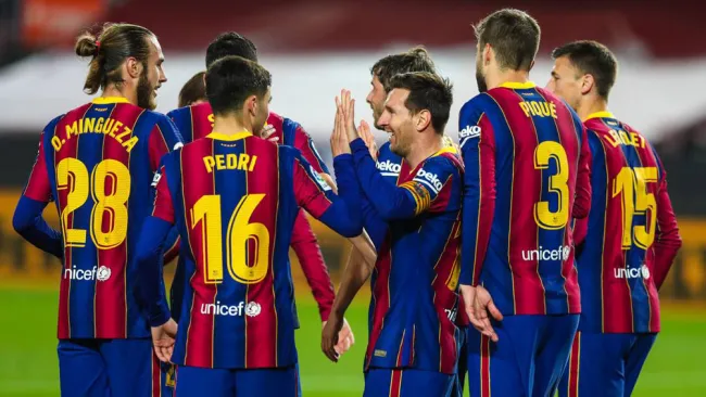 Jugadores del Barcelona festejan un tanto en LaLiga 