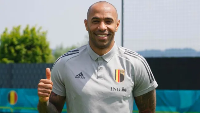 Thierry Henry llegando a la concentración de Bélgica 