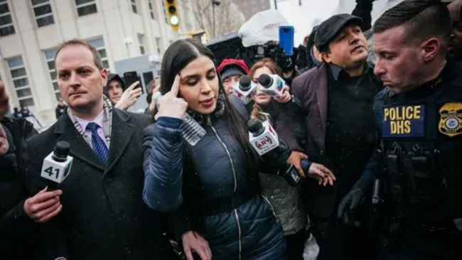 Emma Coronel fue detenida en Virginia