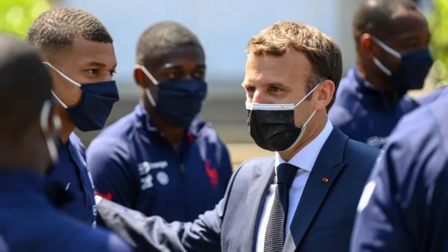 Mbappé y Macron 