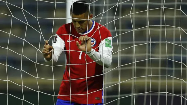 Alexis en juego contra Argentina