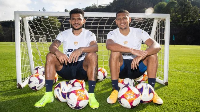 Rogerio de Oliveira e Higor Meritao, en práctica de Pumas