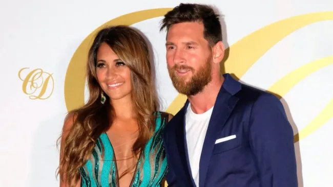 Antonella y Messi en un evento