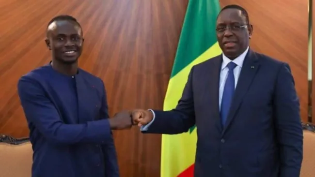 Sadio Mané en inauguración