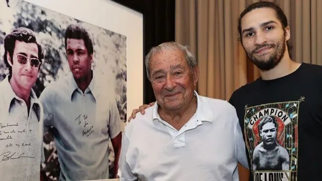 Nico Ali Walsh con Bob Arum