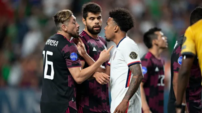 Héctor Herrera y Weston McKennie en enfrentamiento