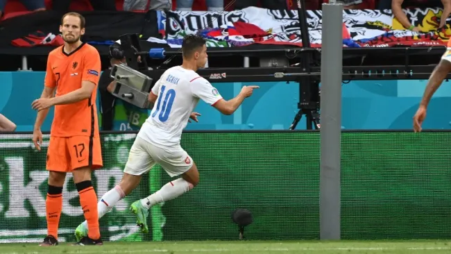 Patrick Schick celebra su anotación sobre Países Bajos